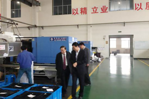 中国轻工业联合会副会长、中国塑料加工工业协会会长钱桂敬,莅临我公司视察工作